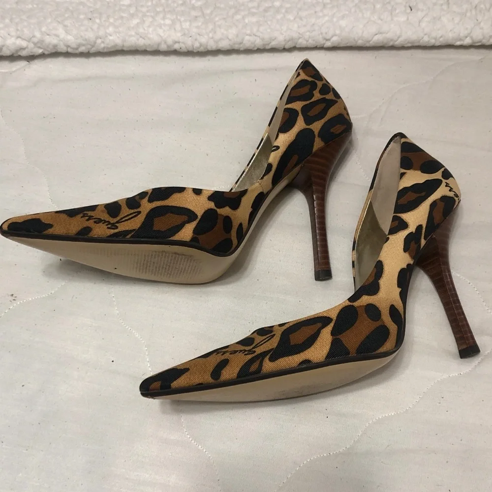 GUESS Leopard-Print Pointed-Toe Pumps in Tan and Black 7.5